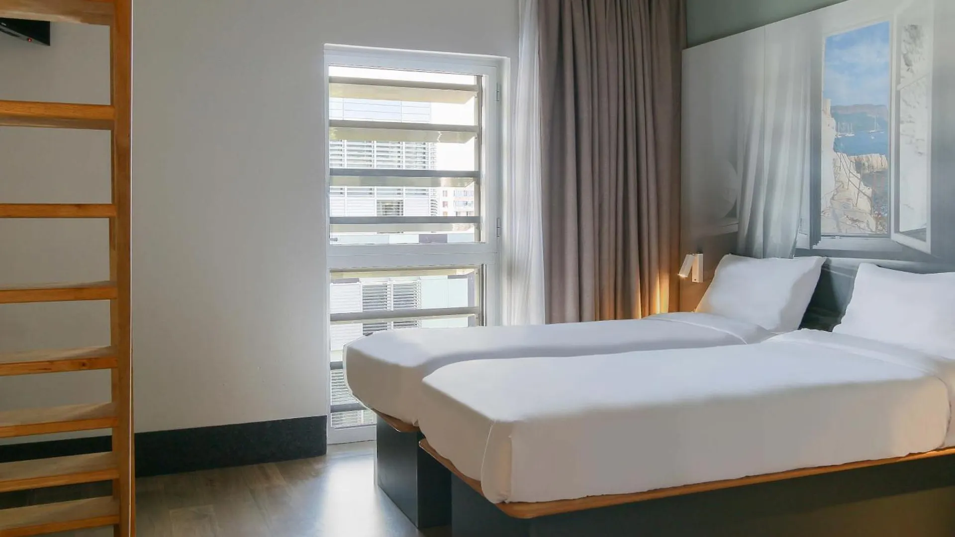**  B&B Hotel Marseille Euromed צרפת