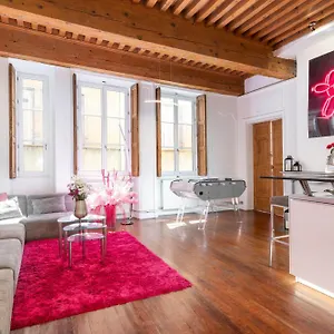 le-xvi-de-la-rose.hotels-rhonealpes.com/